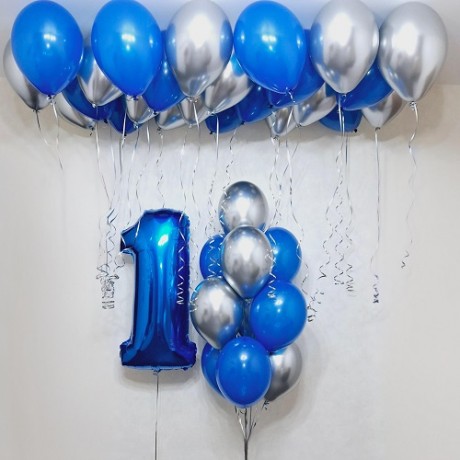 Композиция из синих шаров на 1 годик
